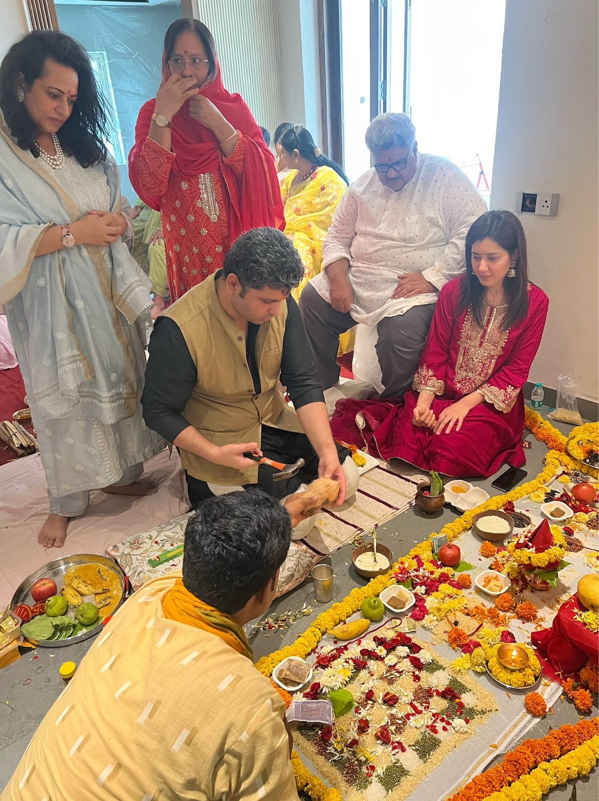 Raashii Khanna ने हैदराबाद में खरीदा आशियाना, तीसरे घर की मालिकन बनीं 'योद्धा' एक्ट्रेस, गृह प्रवेश की तस्वीरें हुईं वायरल