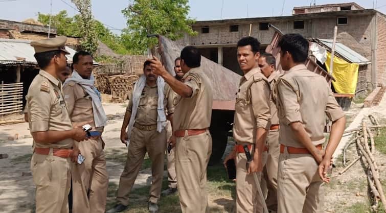 Kushinagar News Land dispute many people injured police arrested three people ann UP News: कुशीनगर में जमीनी विवाद में खूनी संघर्ष, दो पक्षों चले ईंट-पत्थर, पुलिस ने तीन लोग हिरासत में लिए