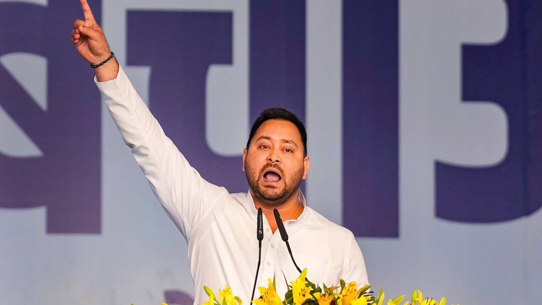 Tejashwi Yadav attacked PM Narendra Modi speech at NDA rally in Jamui Tejashwi Yadav: 'ई बिहार ह भैया...', परिवारवाद के मुद्दे पर तेजस्वी यादव ने क्यों पीएम मोदी के भाषण का किया ज़िक्र?