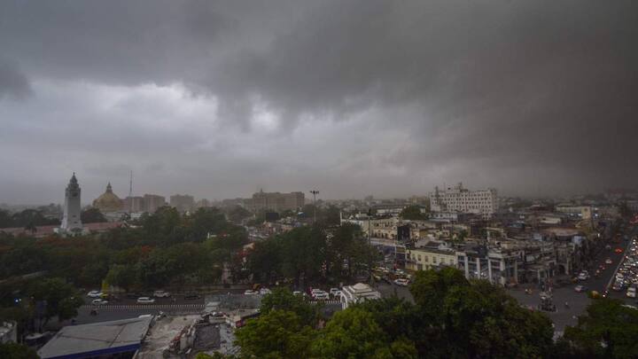 आईएमडी के मुताबिक आज तेज सतही हवाएं 25 से 35 किलोमीटर प्रति घंटे  की रफ्तार से चलेगी. आसमान साफ रहने की उम्मीद है.