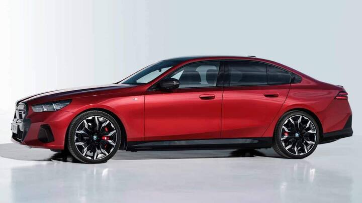 BMW की ये इलेक्ट्रिक कार 516 Km की रेंज के साथ इंडियन मार्केट में लाई जा रही है. वहीं ये कार 3.8 सेकंड में 0 से 100 kmph की रफ्तार पकड़ सकती है.