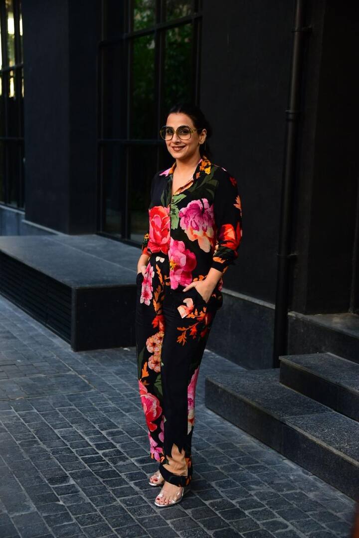 इस दौरान विद्या बालन का भी ग्लैमरस लुक देखने को मिला, एक्ट्रेस ने मल्टीकलर का को-अर्ड सेट पहना हुआ था.