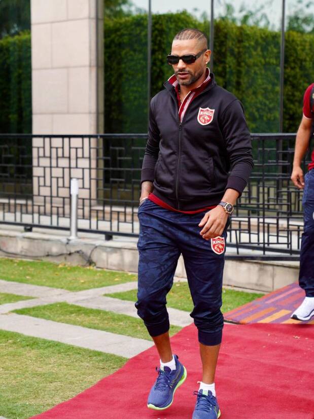 क्रिकेटर ने अपनी पत्नी पर आरोप लगाया था वो उन्हें मेंथली टॉर्चर करती हैं और उनके बेटे से भी नहीं मिलने देती है. आरोप सिद्ध होने पर शिखर ने तलाक का केस जीत लिया था.