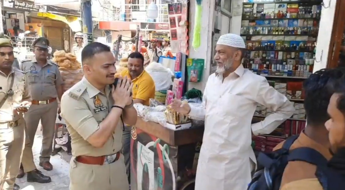 Ramdan 2024: गोरखपुर में जुमे की नमाज पर पुलिस का सख्त पहरा, एससपी सिटी ने संभाला मोर्चा