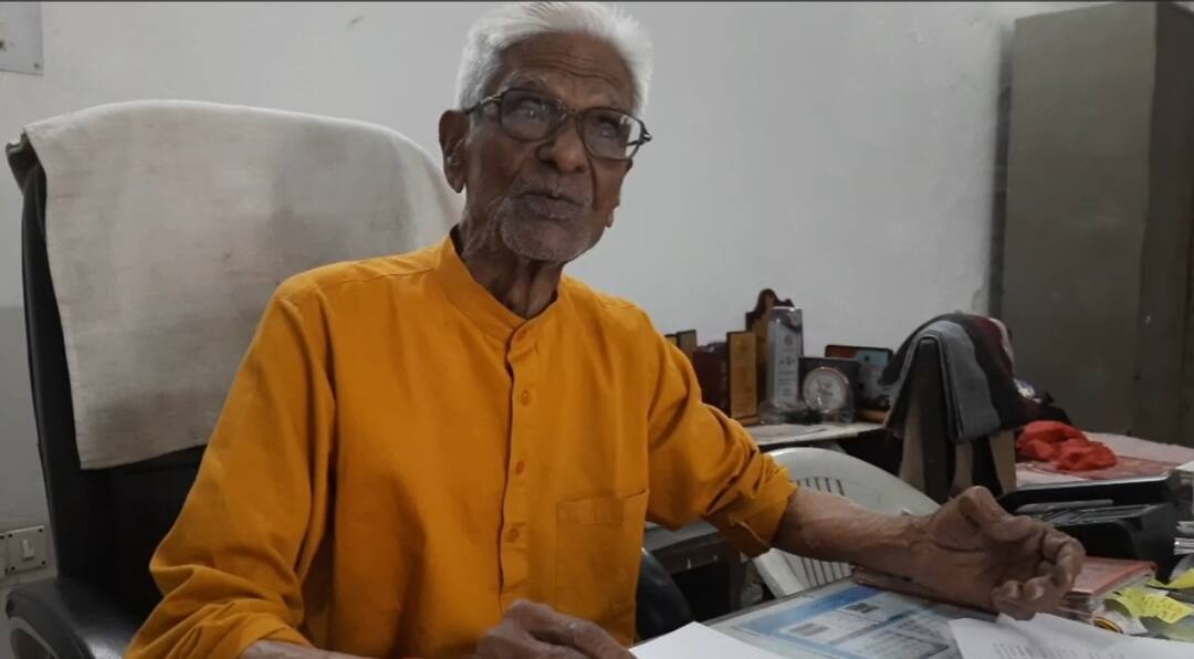 Lok Sabha Election 2024 UP gorakhpur 107 year old voter share experience first lok sabha election in 1952 ANN Lok Sabha Election 2024: उम्र 107 साल लेकिन जज्बा नौजवानों वाला, गोरखपुर के बुजुर्ग ने बताया कैसा रहा था पहला चुनाव