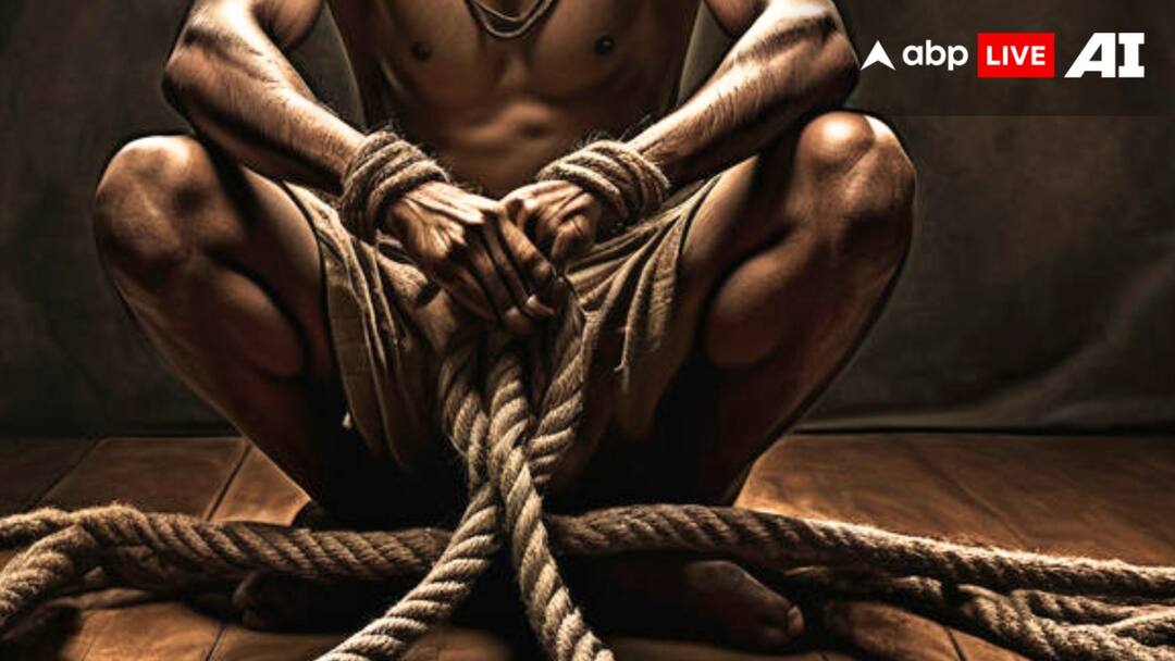 Moradabad News: प्रेमिका के घर वालों ने हाथ-पैर बांधकर की पिटाई, पिलाया पेशाब, तीन के खिलाफ मुकदमा दर्ज Moradabad Girlfriend family members tied hands feet and beat her and drink urine three case registered ann Moradabad News: प्रेमिका के घर वालों ने हाथ-पैर बांधकर की पिटाई, पिलाया पेशाब, तीन के खिलाफ मुकदमा दर्ज