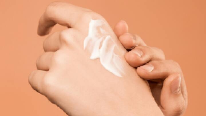 Healthy Skin in Summer : या उन्हाळ्यात तुमची त्वचा निरोगी ठेवण्यासाठी तुम्ही काय करू शकता हे आम्ही तुम्हाला सांगणार आहोत.
