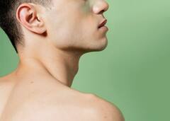 Beauty Tips: कई कोशिशों के बाद भी नहीं हो रहा गर्दन का कालापन दूर, तो आज से आजमाएं ये आसान घरेलू उपाय