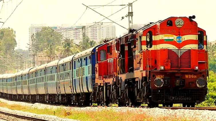 RRB Technicians Recruitment 2024 9,144 Technicians Check detail and apply before 08 April 2024 RRB Recruitment 2024: ரயில்வே துறையில் 9 ஆயிரத்து 144 பணியிடங்கள் - எப்படி விண்ணப்பிப்பது?