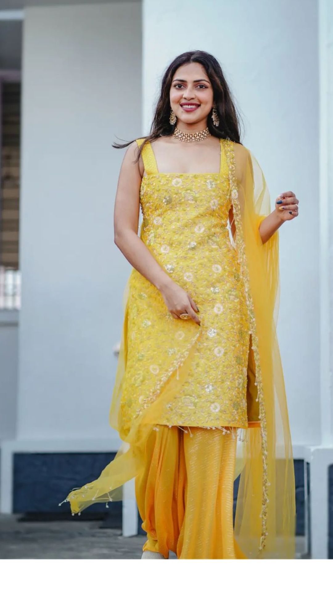 2014 ஆம் ஆண்டில் இயக்குநர் ஏ.எல்.விஜய்யுடன் தொடங்கிய இவரது திருமண வாழ்வு 2017ல் முடிந்தது