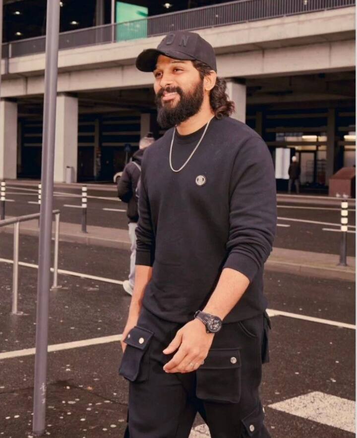 बताते चलें कि siasat.com के अनुसार अल्लू अर्जुन करीब 50 मिलियन डॉलर यानी 460 करोड़ रुपये की संपत्ति के मालिक हैं.