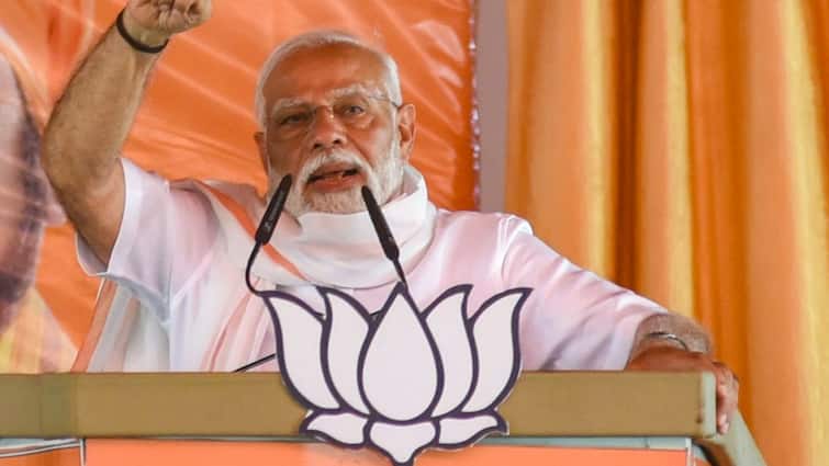Lok Sabha Election 2024 PM Modi Slams Congress Ashok Gehlot Rahul Gandhi In Rajasthan Churu Rally PM Modi Speech: 'हर मुस्लिम परिवार की रक्षा की है', राजस्थान में बोले पीएम मोदी
