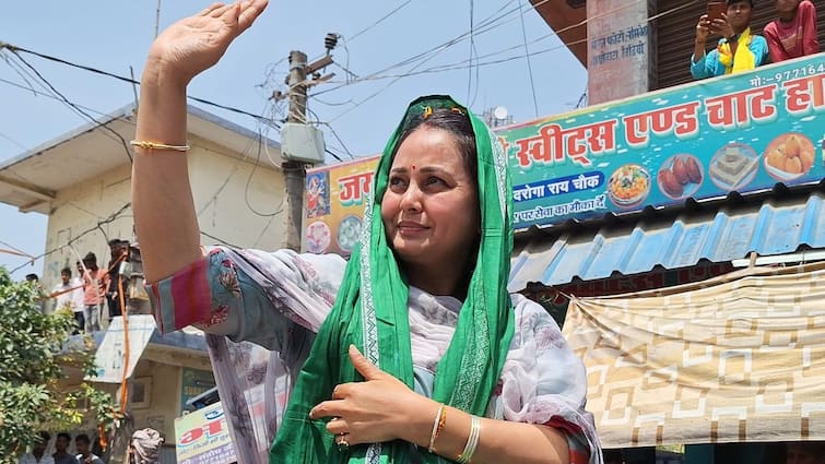 Bihar BJP complains to Election Commission against Lalu Yadav daughter Rohini Acharya Bihar News: रोहिणी आचार्य के खिलाफ बिहार बीजेपी पहुंची चुनाव आयोग, जानें क्या है पूरा मामला?