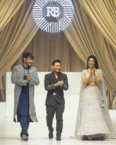 Jacqueline Fernandez PHOTO: સિલ્વર લહેંગામાં જેકલીન ફર્નાન્ડિઝે રેમ્પ પર બતાવ્યો જલવો