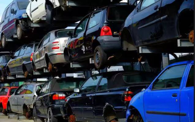 ਸੈਕਿੰਡ ਹੈਂਡ ਕਾਰ ਖਰੀਦਣ ਲਈ, ਪਹਿਲਾਂ ਆਪਣਾ ਪੂਰਾ ਬਜਟ ਤੈਅ ਕਰੋ। ਇਸ ਵਿਚ ਕਾਰ ਦੀ ਕੀਮਤ ਦੇ ਨਾਲ ਬੀਮਾ, ਰੱਖ-ਰਖਾਅ ਅਤੇ ਈਂਧਨ ਦੀ ਕੀਮਤ ਵਰਗੀਆਂ ਸਾਰੀਆਂ ਚੀਜ਼ਾਂ ਨੂੰ ਸ਼ਾਮਲ ਕਰਨਾ ਜ਼ਰੂਰੀ ਹੈ।