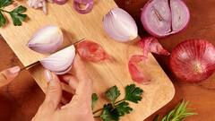 Onion peels Health Benefits: ડુંગળી જ નહી ડુંગળીની છાલ પણ છે ગુણકારી, આ રીતે કરો સેવન, થશે અદભૂત ફાયદા