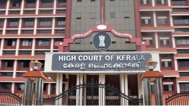 Kerala High Court hearing on seeking permission of wheelchair in Temple premises for Darshan notice issued Kerala: ‘आराध्य का दर्शन मेरा अधिकार, मंदिर जाने की दें अनुमति’, केरल हाई कोर्ट में महिला की गुहार