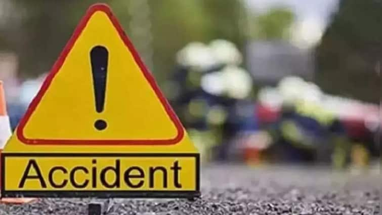 12 Dead, Over 20 Injured As Bus Falls Into 40-Ft-Deep Mine Pit In Chhattisgarh's Durg District Chhattisgarh Bus Accident: கோர விபத்து - சத்தீஸ்கரில்  பேருந்து கவிழ்ந்து 12 தொழிலாளர்கள் பலி, பலர் படுகாயம்