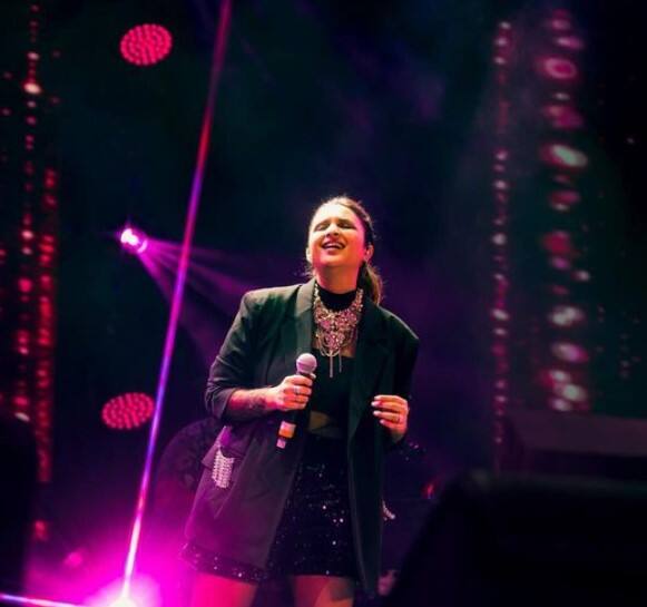 परिणीति चोपड़ा इन दिनों इम्तियाज अली निर्देशित फिल्म ‘अमर सिहं चमकीला’ को लेकर सुर्खियों में बनी हुई हैं. इस फिल्म में वे अपने आवाज का भी जादू बिखेरती नजर आएंगीं. परिणीति काफी अच्छी सिंगर हैं और उन्होंने कईं फिल्मों में अपनी आवाज में गाने गाए