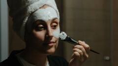 Skin Care: ঘুম থেকে উঠতেই তেলতেলে ত্বক! ঘরোয়া উপায়ে সমাধান কীভাবে?