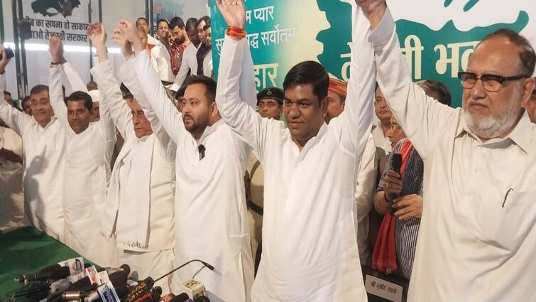 RJD leader Tejashwi Yadav included VIP chief Mukesh Sahani in mahagathabandhan with three seats in Bihar Mukesh Sahani: बिहार में महागठबंधन में शामिल हुए मुकेश सहनी, इन 3 सीटों पर चुनाव लड़ेगी VIP