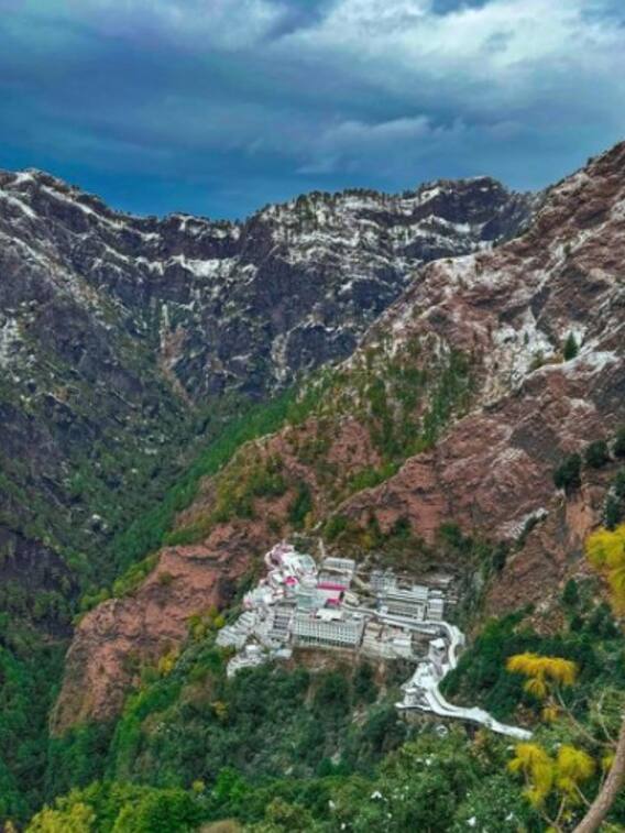 नवरात्रि में जाना है वैष्णो देवी, ऐसे बनाएं प्लान