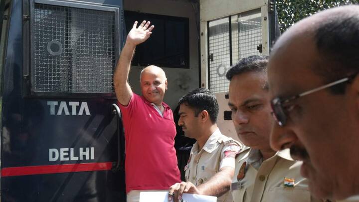 उन्होंने कहा है कि, जैसे ही आजादी के समय सबने लड़ाई लड़ी वैसे ही हम अच्छी शिक्षा और स्कूल के लिए लड़ रहे हैं.