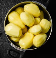 Navratri Special: नहीं है कुछ भी बनाने शक्ति, तो इस रेसिपी से झटपट तैयार कर लें व्रत वाले आलू