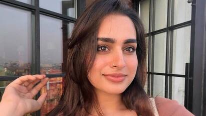 Ayesha Khan opens up on casting couch in film industry Ayesha Khan: அப்பாவை விட வயதில் மூத்தவரு செய்ற விஷயமா இது.. பிரபல நடிகைக்கு நேர்ந்த கதி