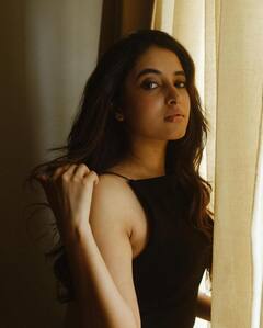 Priyanka Mohan Photos: బ్లాక్‌ డ్రెస్‌లో ప్రియాంక మోహన్‌ హాట్‌ ట్రీట్‌ - కొంటె చూపులతో మాయచేస్తున్న 'ఓజీ' బ్యూటీ