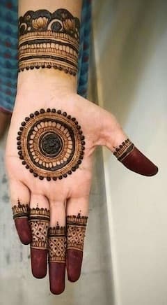 Mehandi Designs: नवरात्रि सेलिब्रेशन के लिए ट्राई करें ये मेहंदी डिजाइन्स