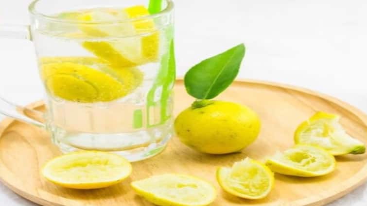 Lemon Water Side Effects: Beware of these side effects of lemon water Lemon Water Side Effects: આ લોકોએ ન પીવું જોઇએ લીંબુ પાણી,  જાણો શું કહે છે એક્સપર્ટ