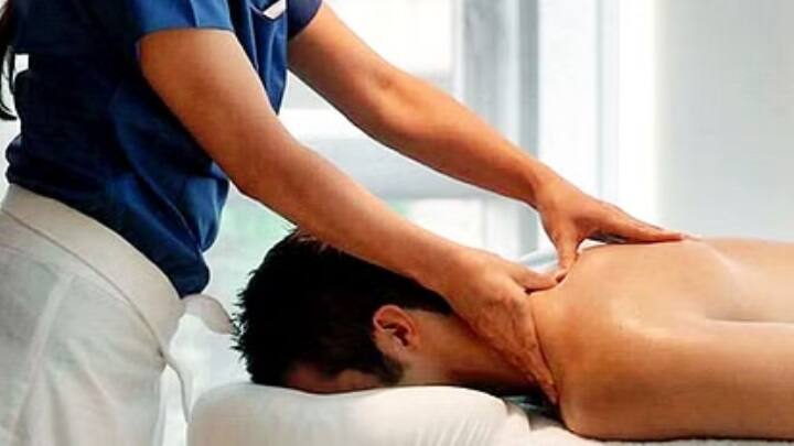 Delhi High Court Rejects public interest Petition To Ban Cross Gender Massages In Spas Cross Gender Massage : ஆண்களுக்கு பெண்கள் மசாஜ் செய்யக்கூடாது.. பொது நல மனு.. உயர்நீதிமன்றம் செய்தது என்ன?