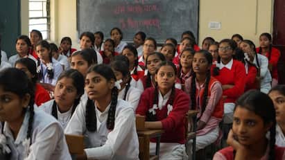 TN Schools Summer Vacation for Students - School Education Department மாணவர்களுக்கு கோடை விடுமுறையில் மாற்றம் மீண்டும் திறப்பு எப்போது?- பள்ளிக் கல்வித்துறை முக்கிய அறிவிப்பு
