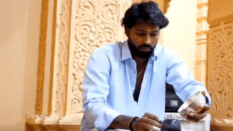 MI Skipper Hardik Pandya Offers Prayers At Somnath Temple WATCH IPL 2024 Mumbai Indians MI Skipper Hardik Pandya Offers Prayers At Somnath Temple - WATCH