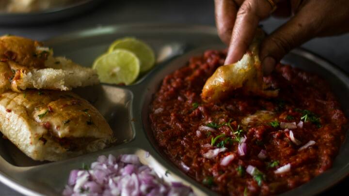 Pav Bhaji Recipe : மகாராஷ்டிரா மாநிலத்தை சார்ந்த சுவையான பாவ் பாஜியின் சுருக்கமான செய்முறை விளக்கத்தை காணலாம்.