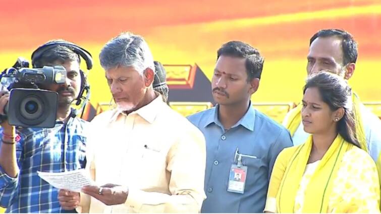 Chandrababu Naidu ECI Issues Notice To TDP Over Derogatory Remarks Against CM Jagan Mohan Reddy ECI Issues Notice To TDP's Chandrababu Naidu Over Derogatory Remarks Against CM Jagan Mohan Reddy