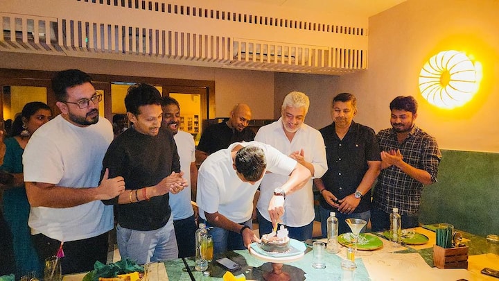 இதனையடுத்து நடராஜன் தனது பிறந்தநாளை நடிகர் அஜித்துடன் கொண்டாடிய புகைப்படங்கள் இணையத்தில் வைரலாகி வருகிறது.