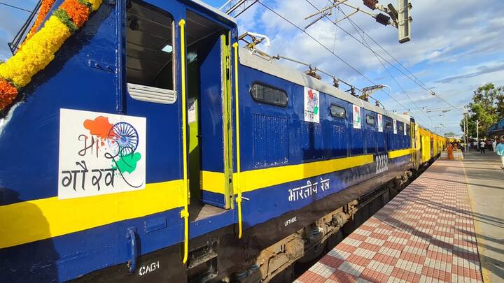 IRCTC Uttar Bharat with Ramlala Darshan Tour: उत्तर भारत की प्रसिद्ध धार्मिक जगहों के दर्शन का मन बना रहे हैं तो आईआरसीटीसी आपके लिए एक स्पेशल टूर पैकेज लेकर आया है.