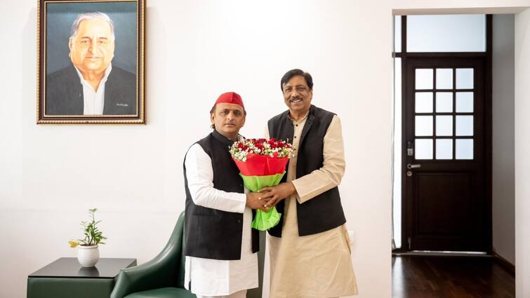 up lok sabha election 2024 Strategy against Jayant Chaudhary with his close aide Akhilesh Yadav UP Politics: जयंत चौधरी के खिलाफ उनके करीबी बना रहे अखिलेश यादव के साथ रणनीति, सामने आई ये तस्वीर