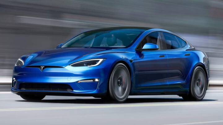 टेस्ला की Model S Plaid भी इस लिस्ट में है. ये कार सिंगल चार्जिंग में 359 मील की दूरी तय कर सकती है. इस कार से 1020 hp की पावर जेनेरेट होती है.