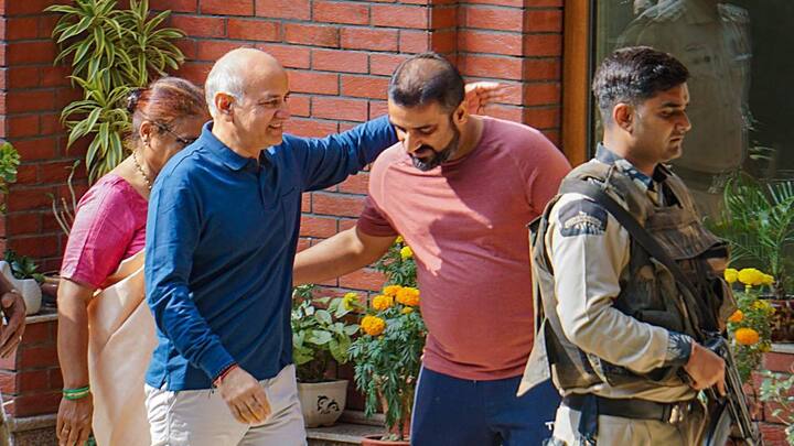 आम आमदी पार्टी के वरिष्ठ नेता मनीष सिसोदिया ने लंबे अरसे बाद जेल से अपने विधानसभा क्षेत्र के लोगों को चिट्ठी लिखी है. उन्होंने अपनी चिट्ठी में लोगों को संबोधित करते हुए लिखा,