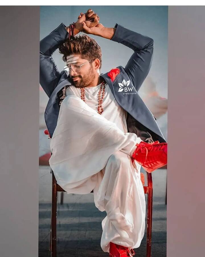 मीडिया रिपोर्ट्स के अनुसार अल्लू अर्जुन को अपने पिता और फिल्म प्रोड्यूसर अल्लू अरविंद से विरासत में 150 करोड़ रुपये की संपत्ति मिली है. इसके अलावा एक्टर ने अपने दम पर भी कई सौ करोड़ के मालिक बन चुके हैं.