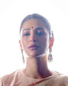 Shruti Haasan : श्रुती हसनचा ग्लॅम लूक; साडीत दिसतेय फारच सुंदर!