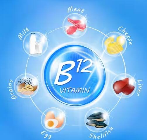 વિટામિન B12 ની ઉણપના કારણો: નબળો આહાર, ગેસ્ટ્રીક સર્જરી, આંતરડાની સમસ્યાઓ, , વધુ પડતો દારૂ પીવો.