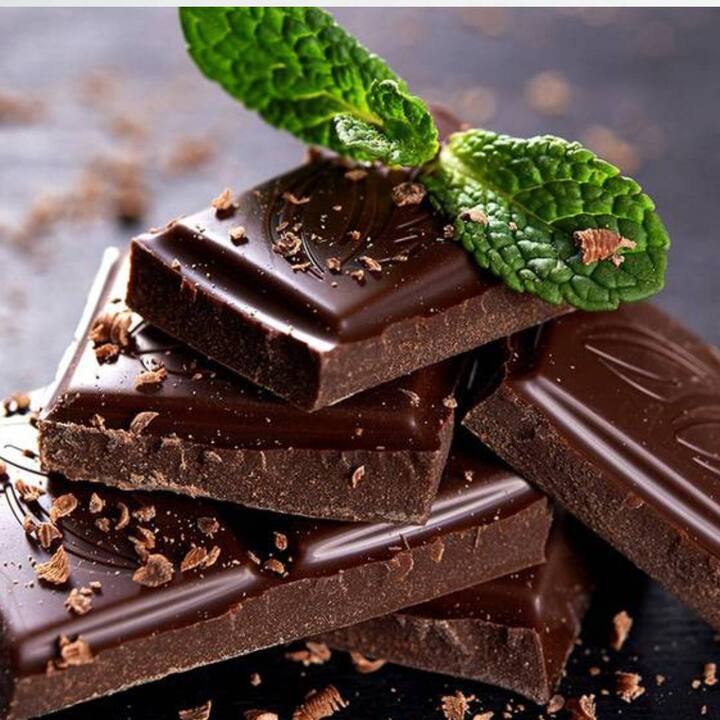 ਡਾਰਕ ਚਾਕਲੇਟ ਦਿਮਾਗ ਲਈ ਵੀ ਸੁਪਰਫੂਡ ਹੈ। ਇਸ 'ਚ ਮੌਜੂਦ ਕੋਕੋ ਯਾਦਦਾਸ਼ਤ ਨੂੰ ਵਧਾਉਂਦਾ ਹੈ। ਇਸ ਦੇ ਨਾਲ ਹੀ ਐਂਟੀਆਕਸੀਡੈਂਟਸ ਨਾਲ ਭਰਪੂਰ ਹੋਣ ਕਾਰਨ ਇਸ ਦੇ ਸੇਵਨ ਨਾਲ ਤੁਹਾਨੂੰ ਤਣਾਅ ਤੋਂ ਵੀ ਰਾਹਤ ਮਿਲਦੀ ਹੈ।