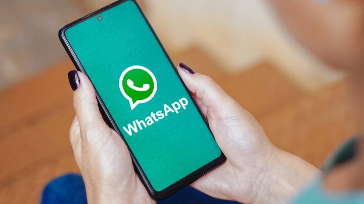 There are two ways to do the aforementioned. Either we can use a browser to run WhatsApp online or we can use a dedicated app of the instant messaging platform. (Image Source: Getty)