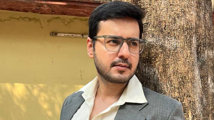 'ওসিডি'তে পর্যন্ত ভোগে এই অর্ণ বসু। সে আবার ফিরে এসেছে বহু বছর পর এবং সঙ্গে একটি দাবি নিয়ে এসেছে - মেয়ে কোপাইয়ের কাস্টডি চাই তার।