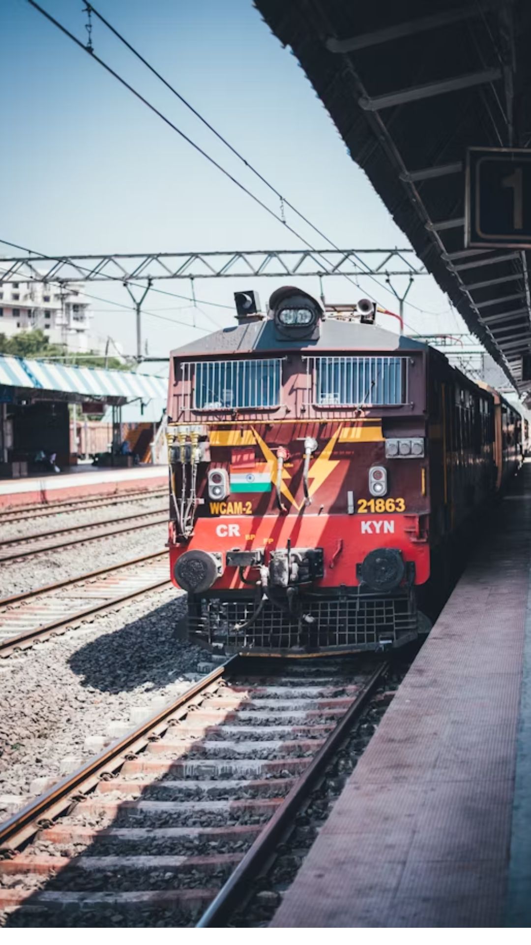 இந்தியாவில் ஆங்கிலேயர் ஆட்சியில் 1853ம் ஆண்டு முதல் ரயில் சேவை தொடங்கப்பட்டது