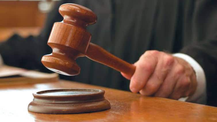 Ambikapur Court imposed 5 lakh fine on insurance company for Corona Compensation ann कोर्ट ने बीमा कंपनी पर ठोका 5.36 लाख का जुर्माना, कोरोना के बीच पीड़ित को किया था गुमराह